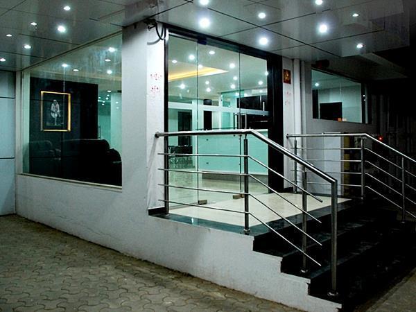 舍地 Sai Srushti酒店 外观 照片